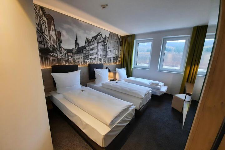 Room 6 of 32