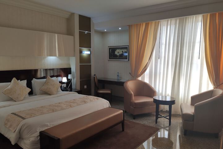 Room 9 of 23