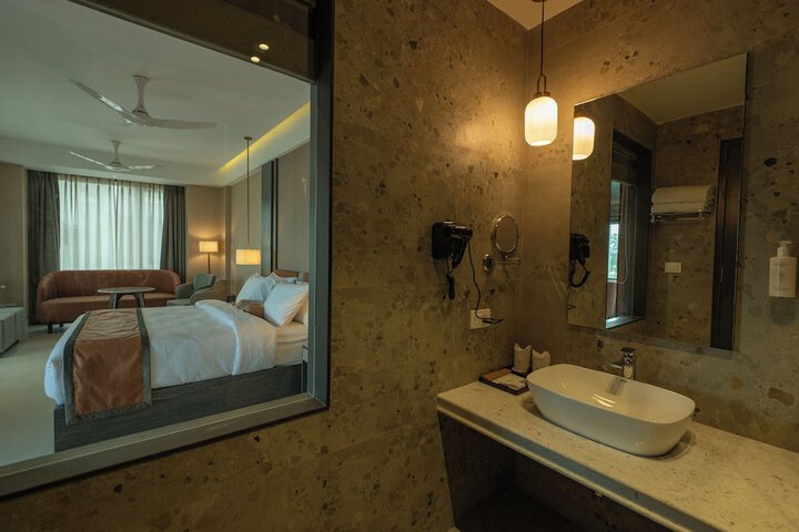 Room 46 of 85