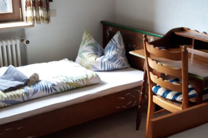 Room 4 of 10
