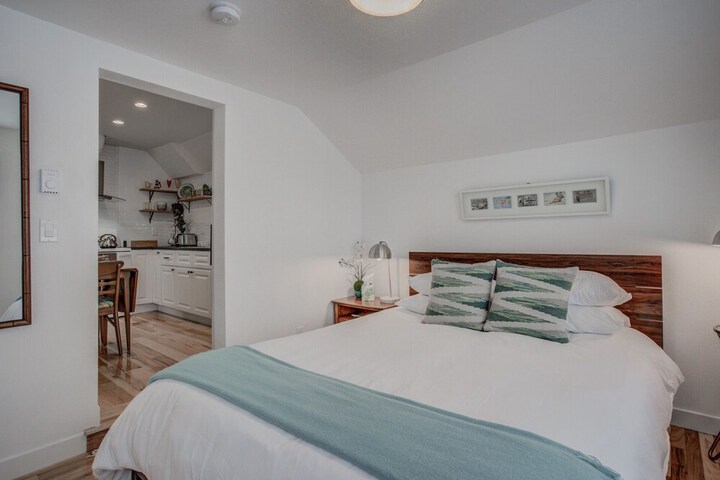 Room 5 of 28