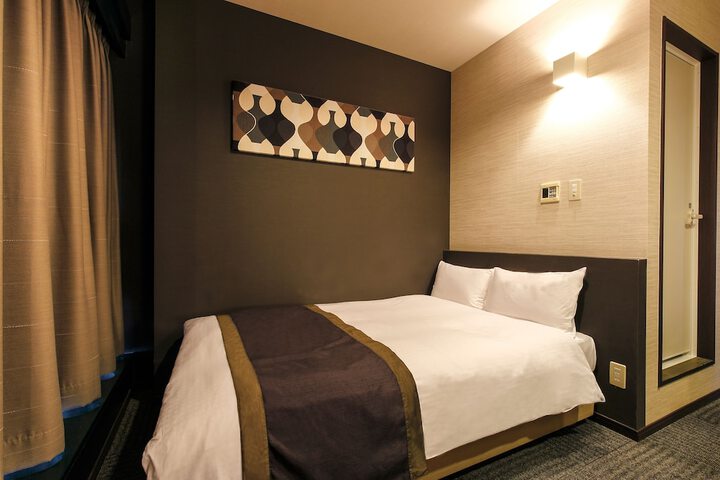 Room 12 of 40