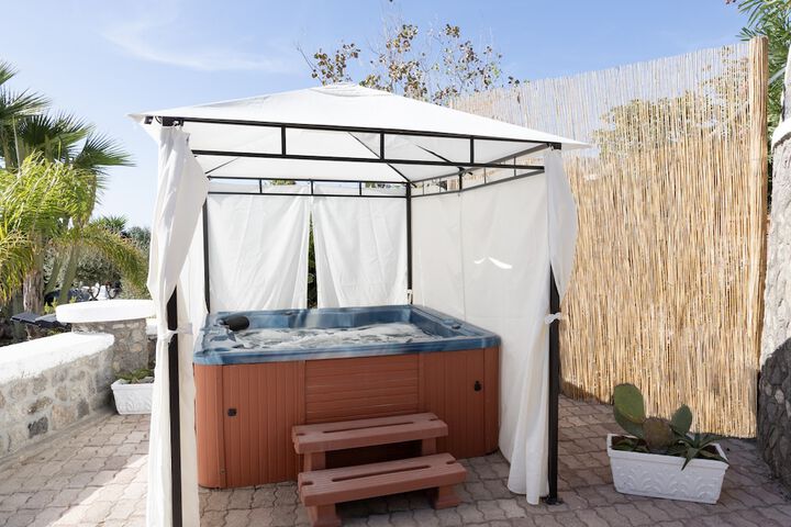 Jetted tub