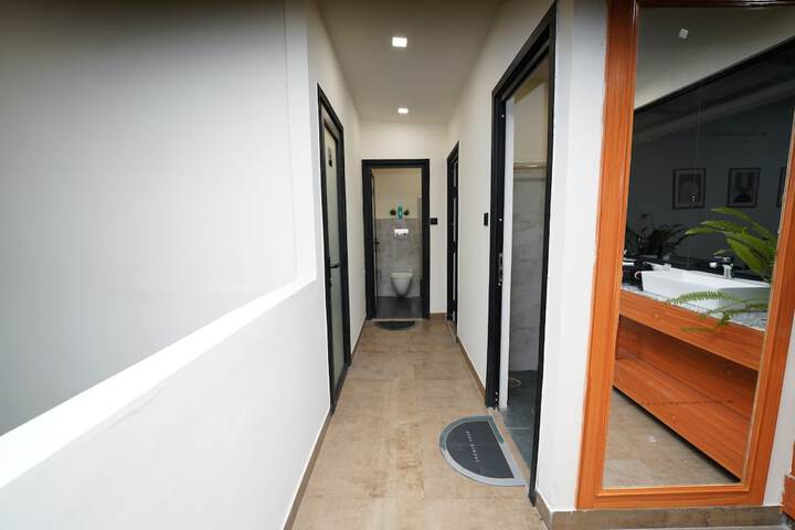 Room 33 of 46