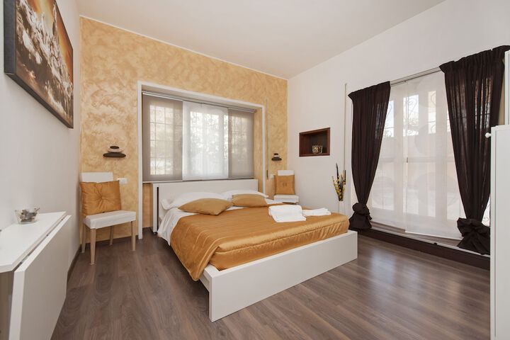 Room 7 of 32