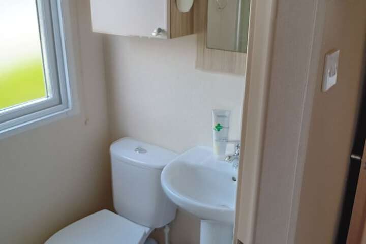 Room 6 of 12