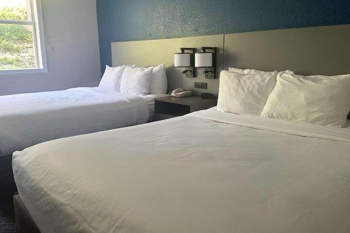 Suite King Bed Accessible (4 of 12)