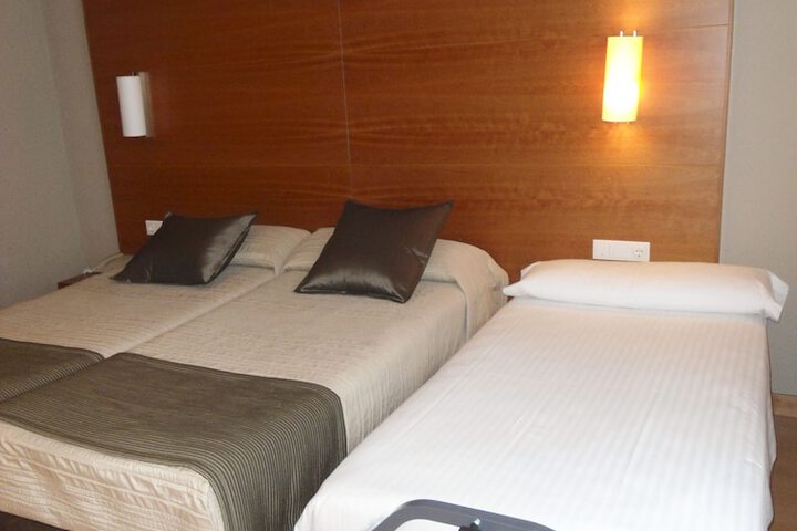 Room 4 of 40