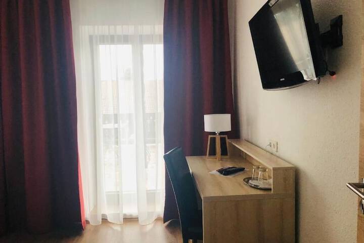 Room 4 of 73