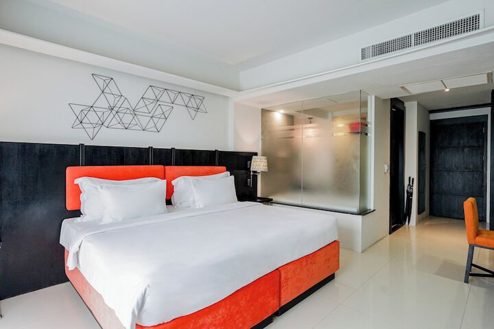 Room 33 of 110