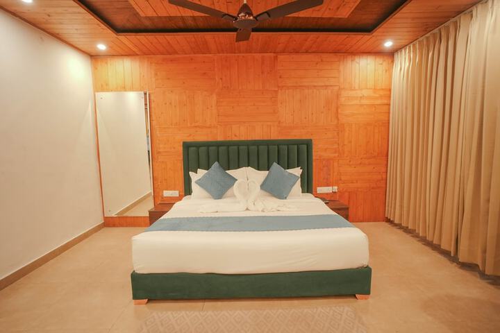Room 16 of 29