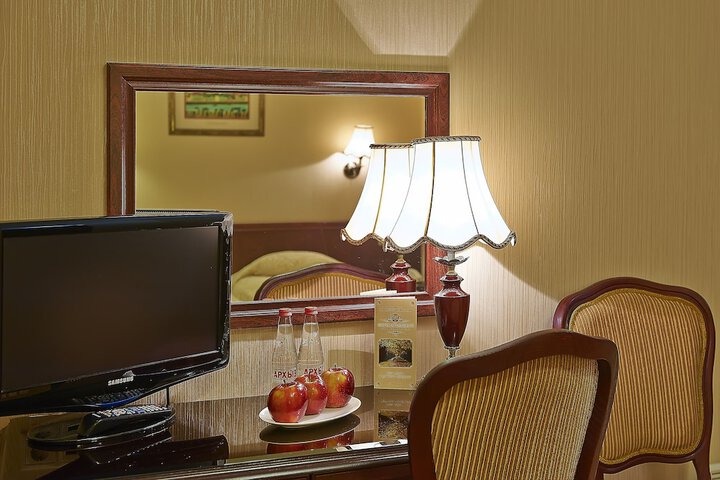 Room 10 of 43