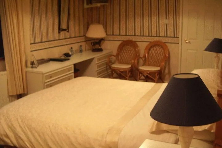 Room 3 of 13