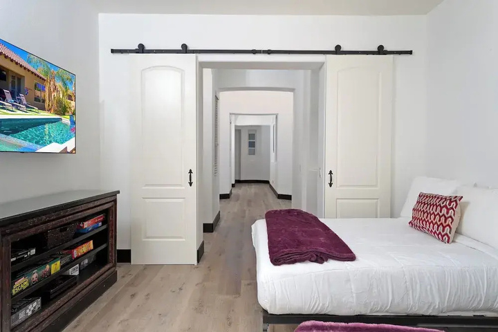 Room 6 of 23