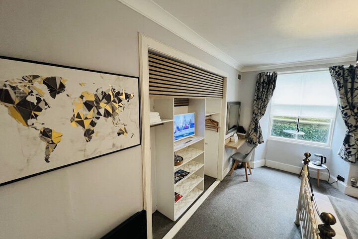 Room 33 of 99