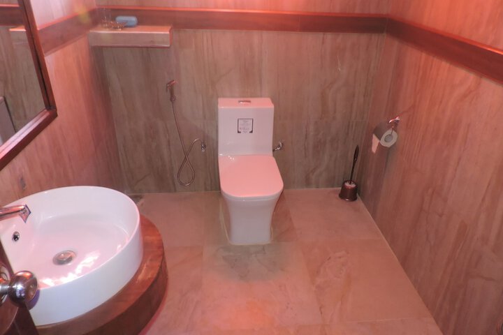 Room 7 of 8