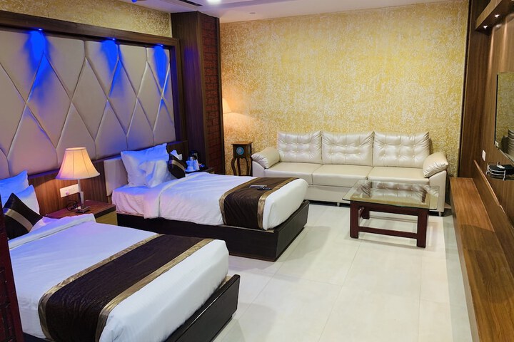 Room 10 of 43