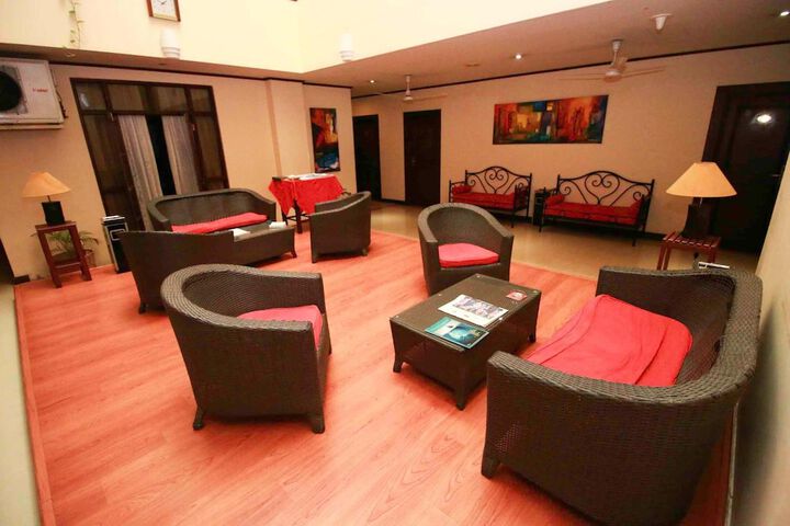 Entrance & Lobby