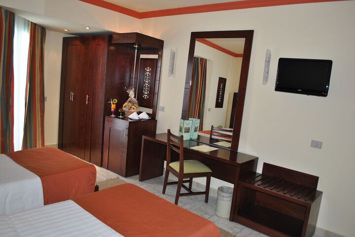 Room 10 of 50