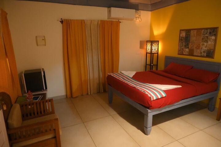 Room 9 of 33