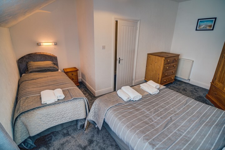 Room 5 of 160
