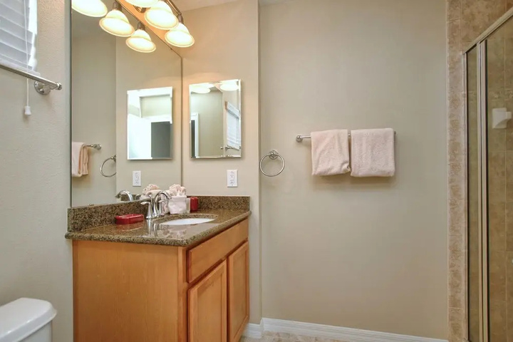 Room 8 of 22