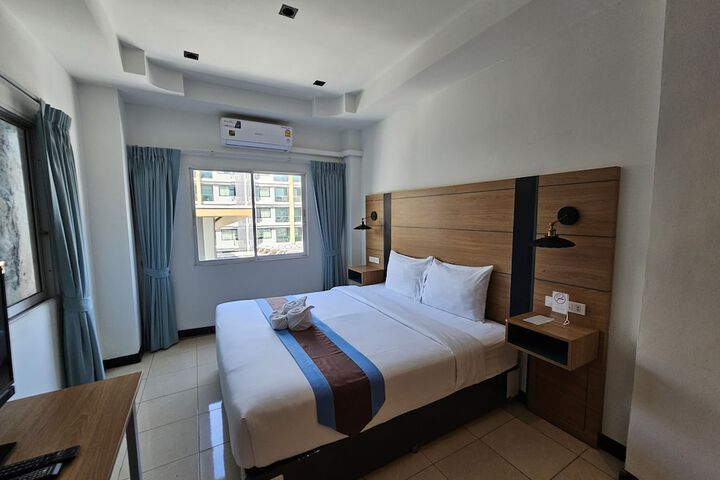Room 11 of 40