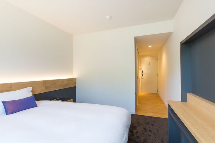 Room 6 of 34