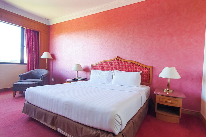 Room 2 of 65