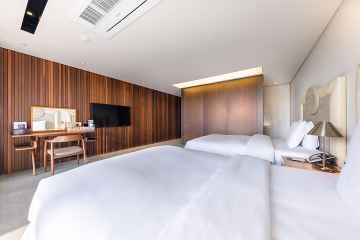 Room 26 of 179