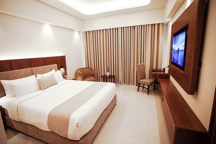 Room 33 of 58