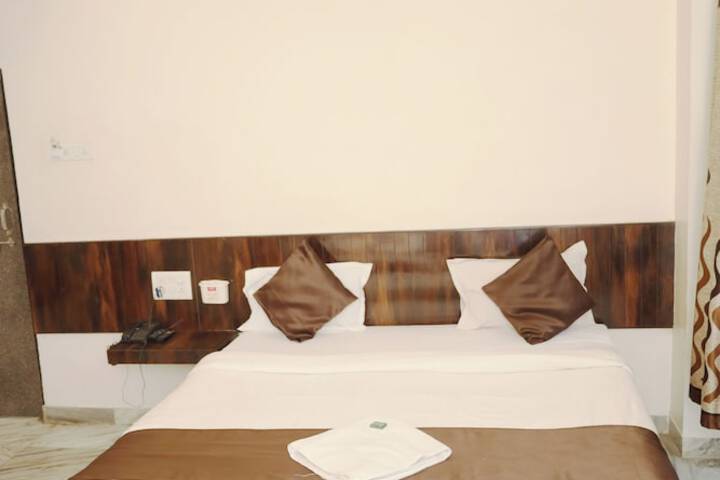 Room 9 of 38
