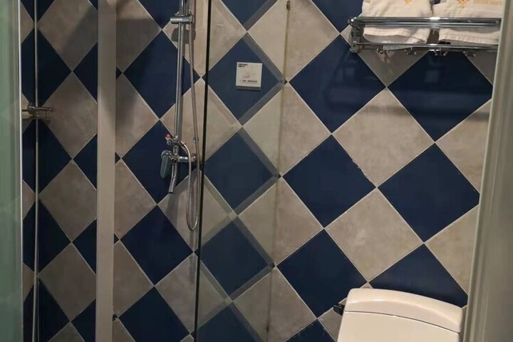 Room 35 of 59