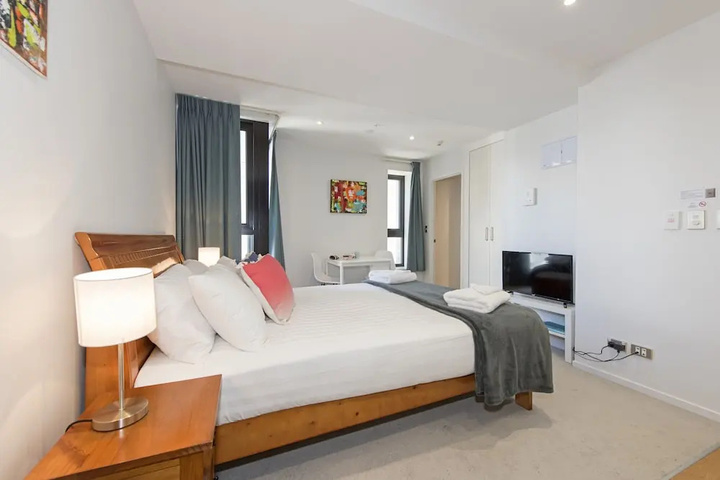 Room 5 of 10