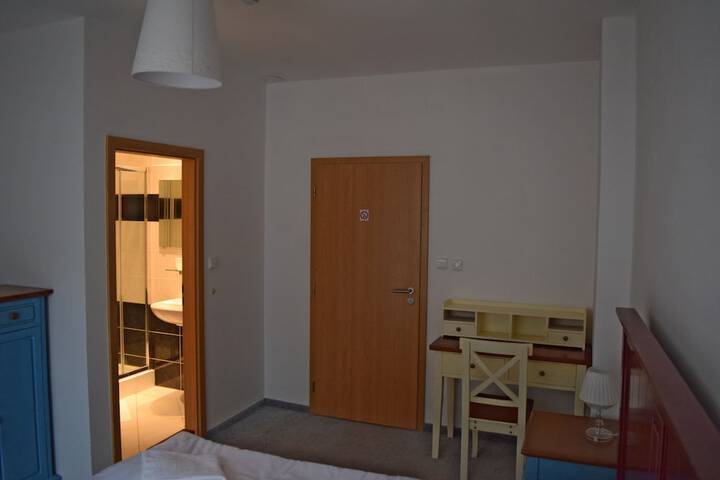 Room 8 of 90