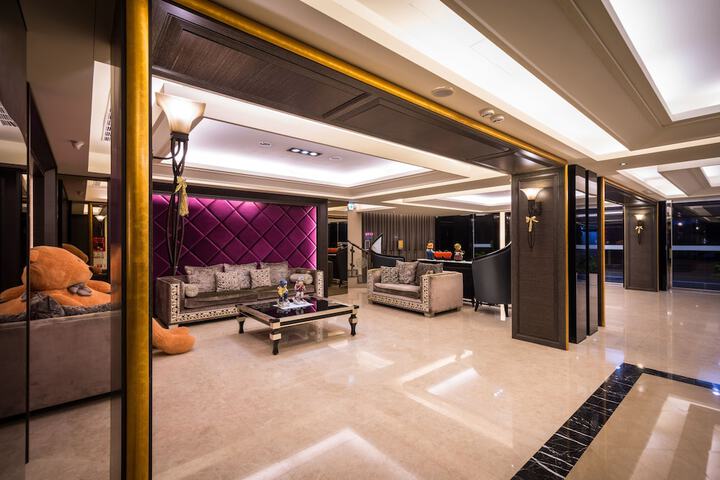 Hotel Interior 9 of 47