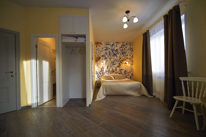 Room 4 of 38