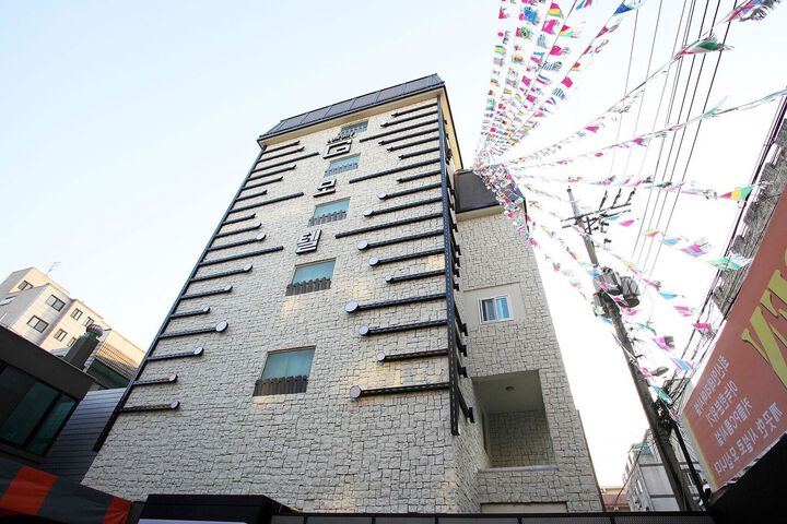 Hotel 9 of 75