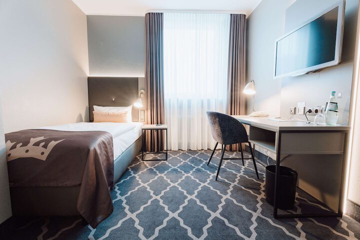 Room 37 of 102