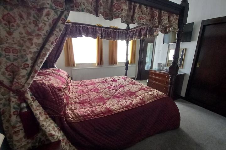 Room 4 of 24
