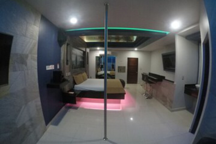 Room 65 of 78