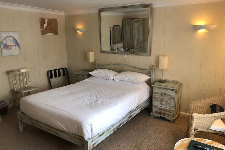Room 3 of 20
