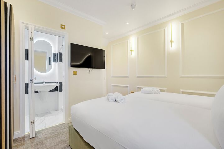 Room 43 of 103