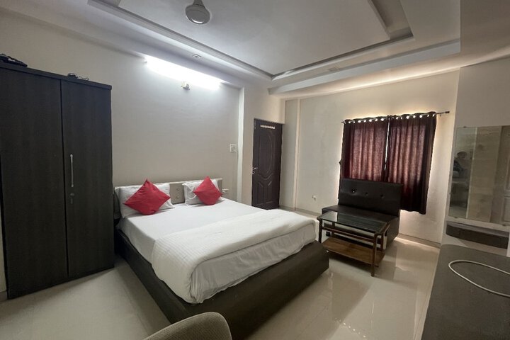 Room 6 of 24