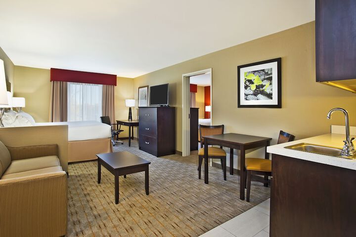 1 King Bed (8 of 13)