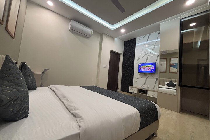 Room 9 of 20