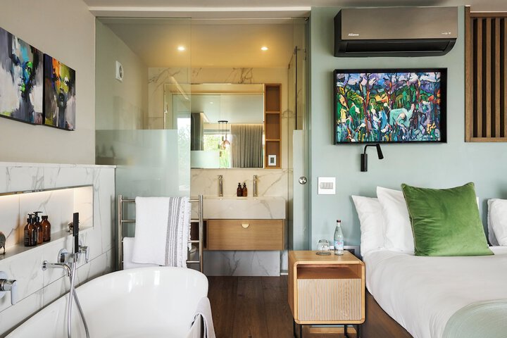 Room 103 of 161