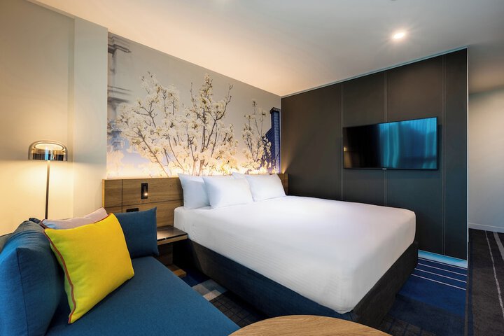 Room 16 of 158