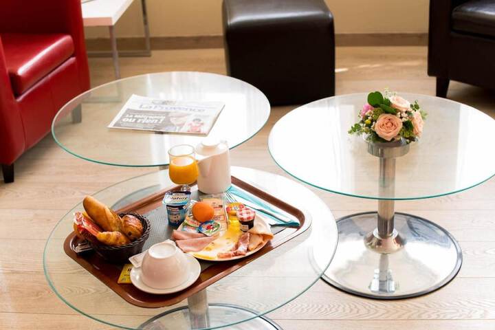Breakfast/Coffee Service 69 of 78