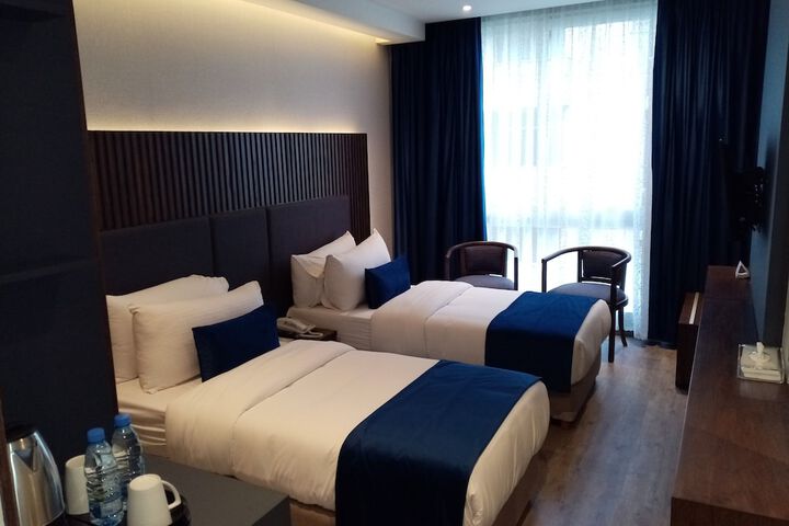 Room 30 of 99
